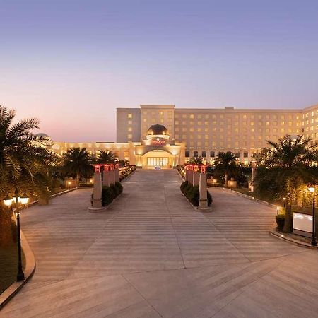 Ramada By Wyndham Lucknow Hotel And Convention Center Exteriör bild