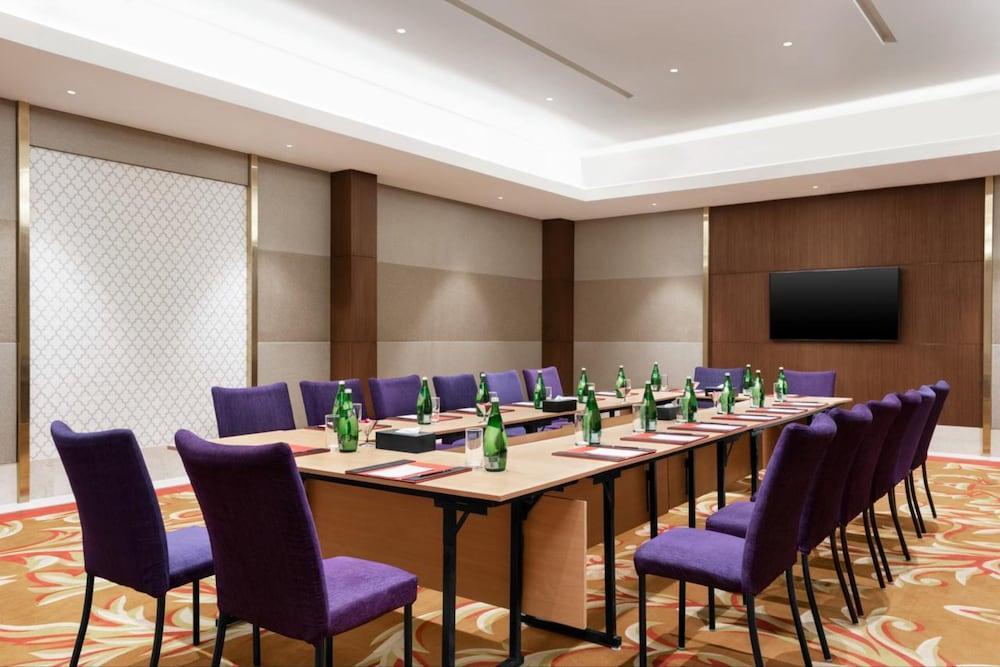 Ramada By Wyndham Lucknow Hotel And Convention Center Exteriör bild